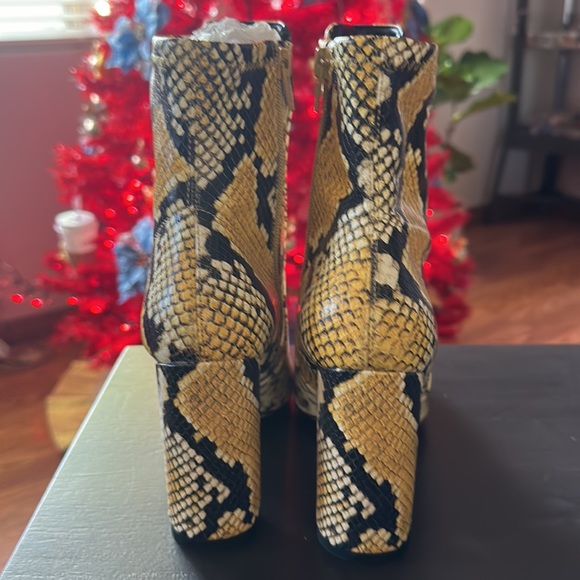 Aldo Sneak Booties. Yellow/black,white/cream. Size 7 - Picture 6 of 8